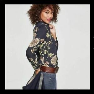 Cabi #3250 Daisy Blouse size Medium